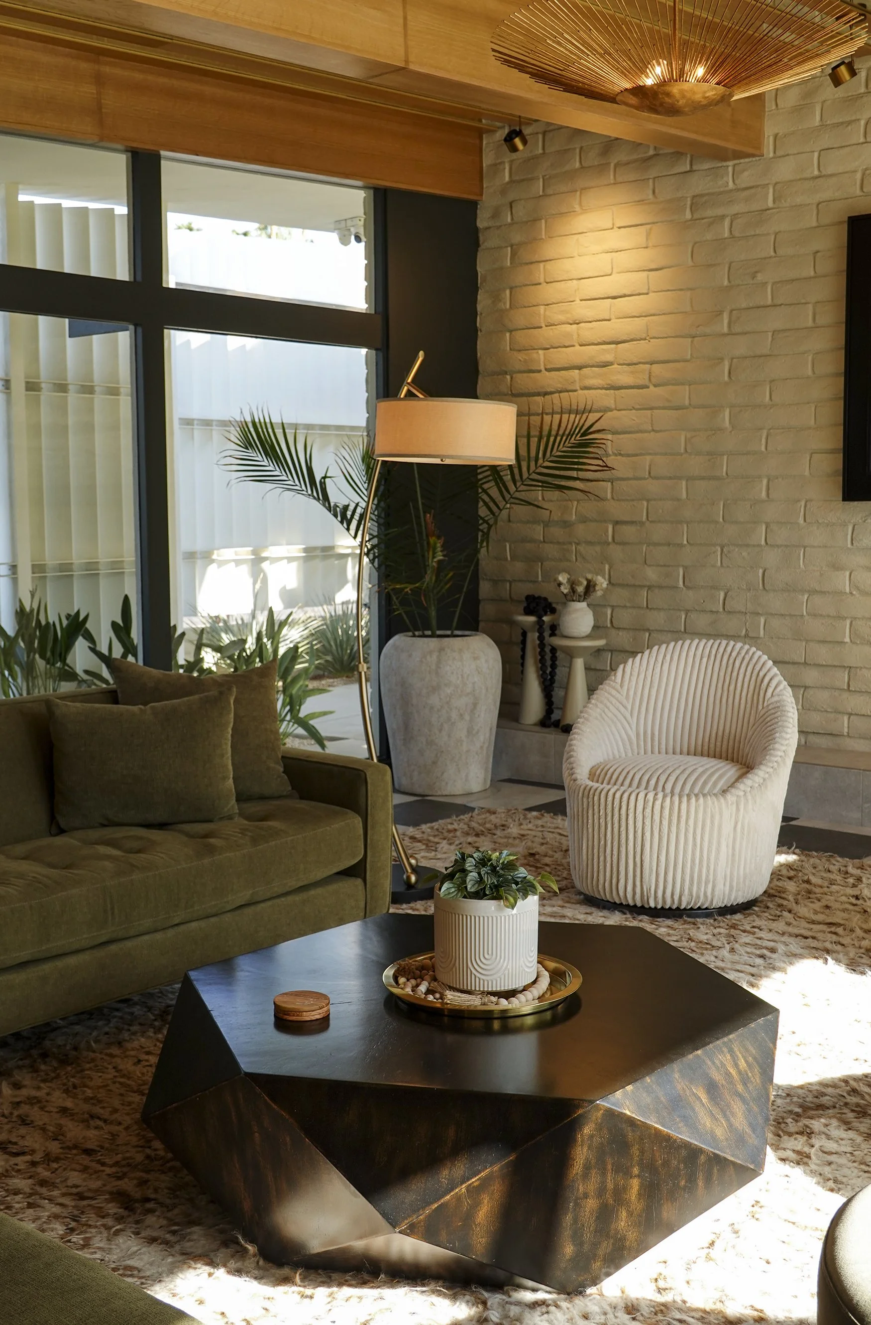 NJ IN LA | Inside the Peaceful 14-Room Azure Sky Boutique Hotel in